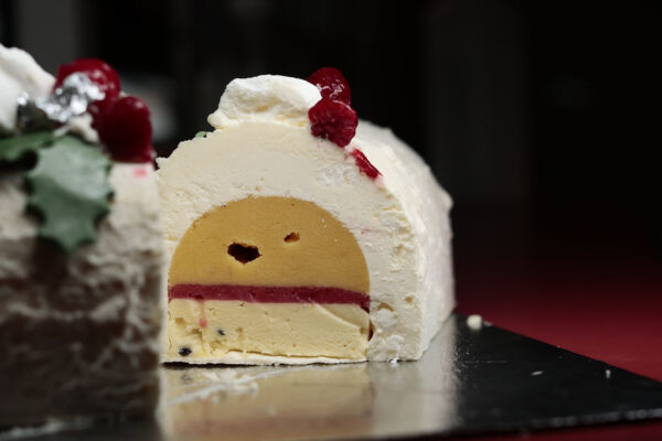 La_Macelleria_Pavlova_Cake_inside